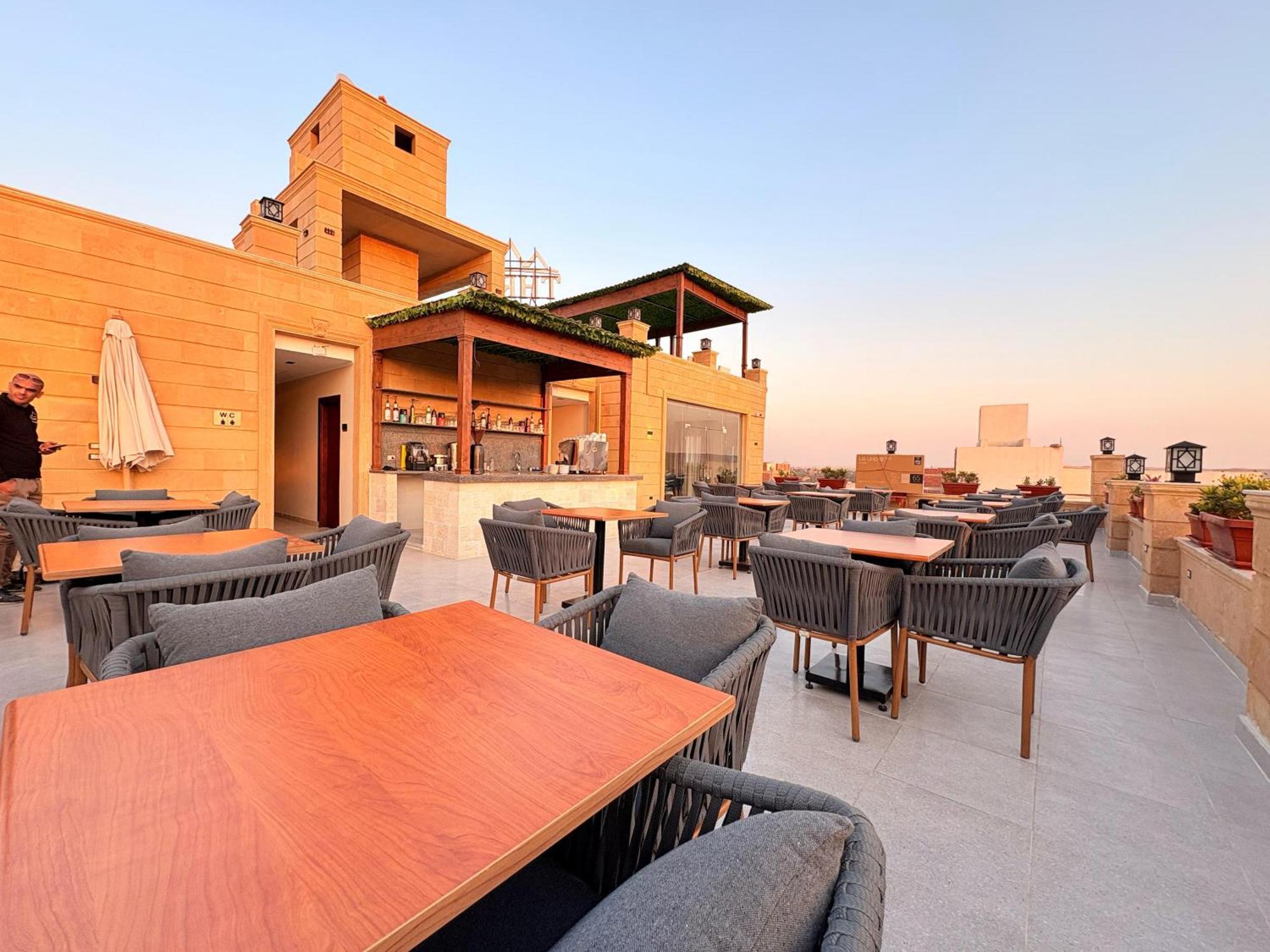Three Pyramids Boutique * Cairo