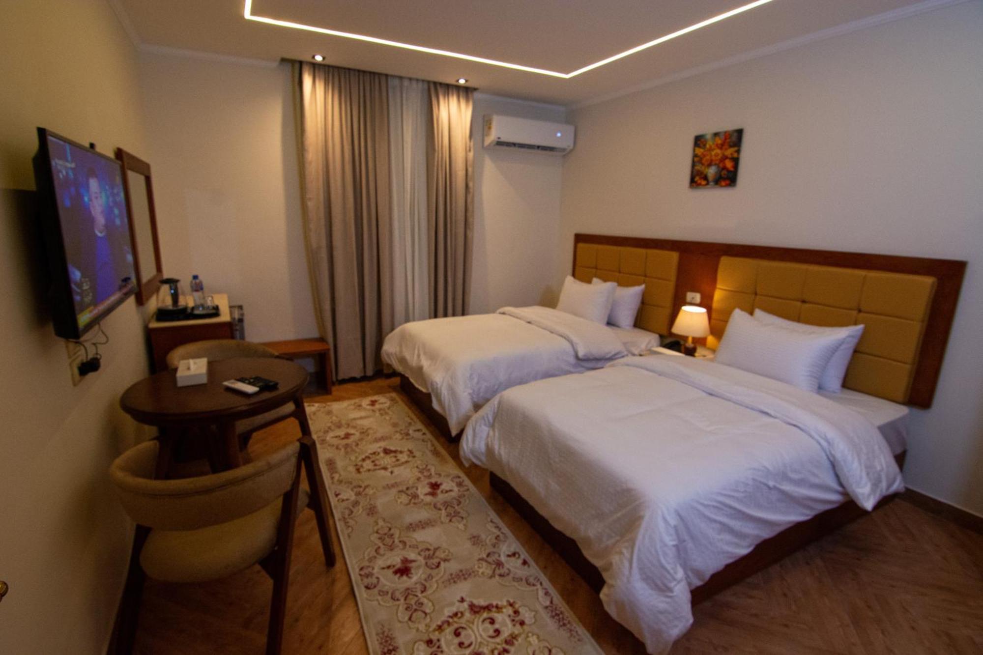 Bed & Breakfast Three Pyramids Boutique *