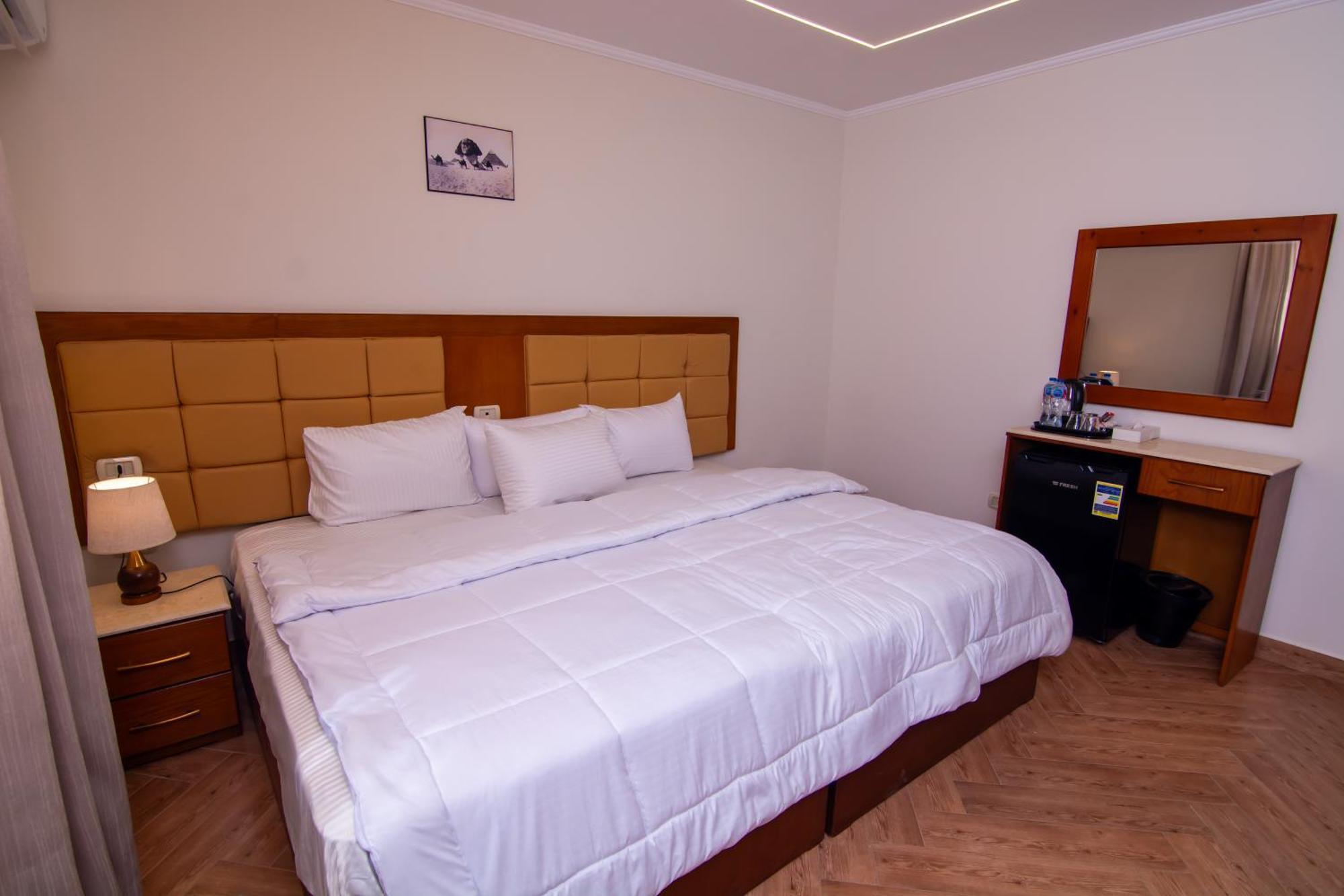 Bed & Breakfast Three Pyramids Boutique *